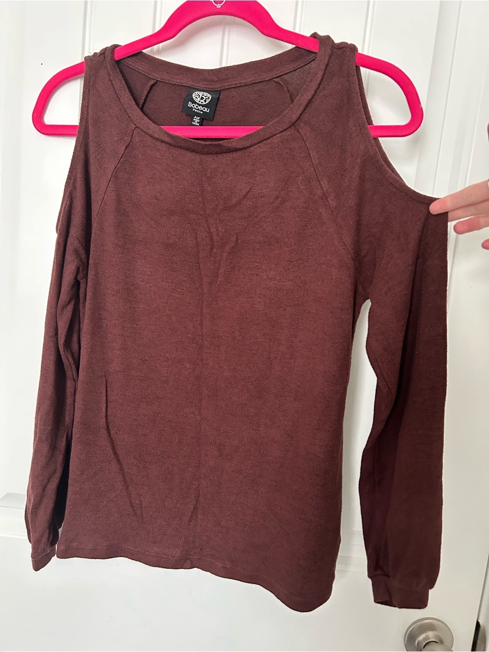 bobeau Women's Brown Cold-Shoulder Long Sleeve Top